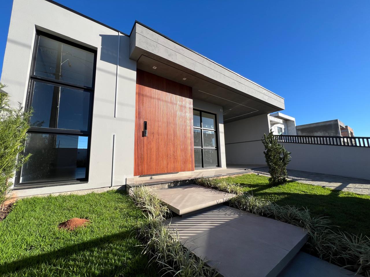 Casa de 3 dormitórios sendo uma suíte