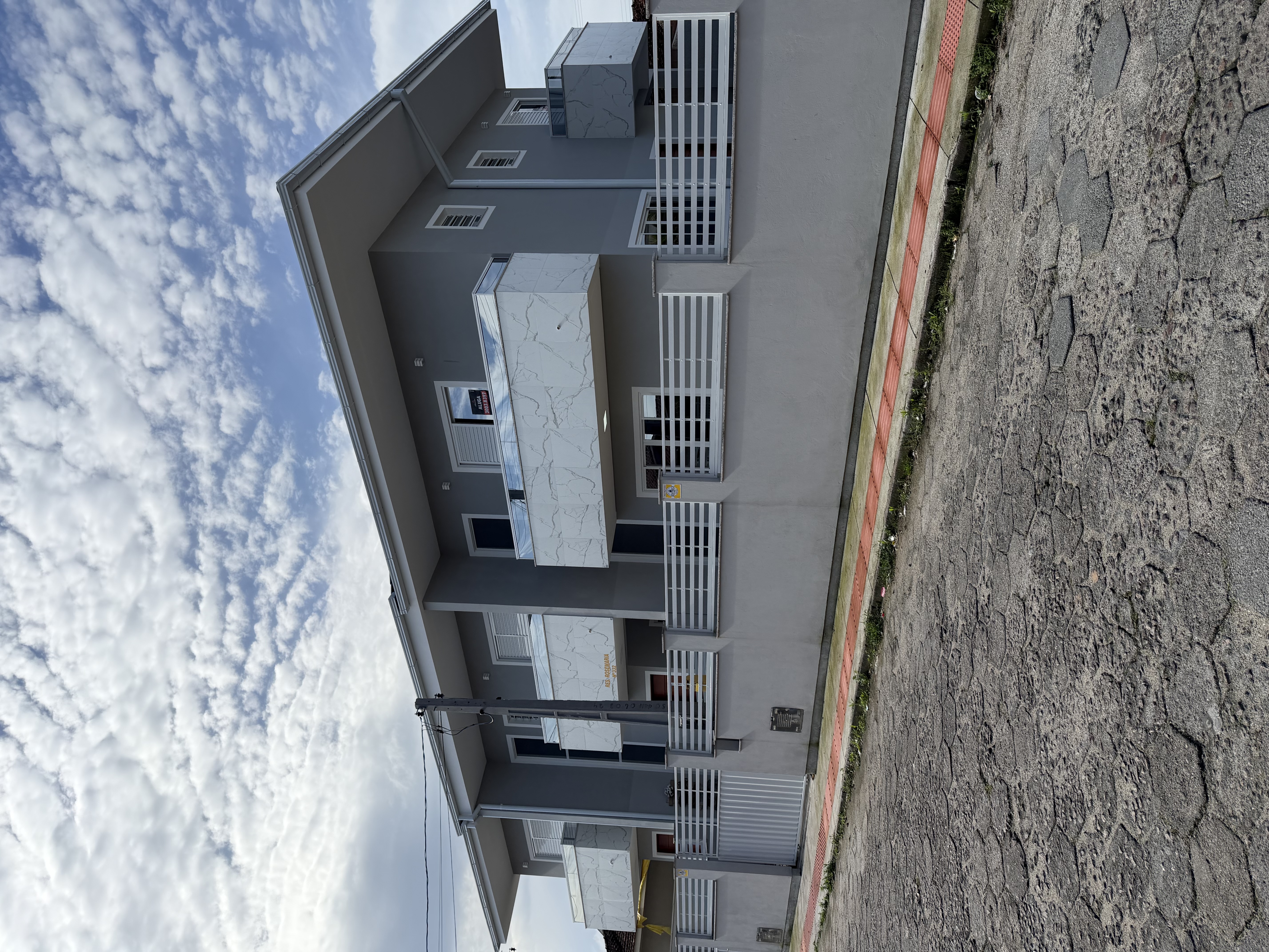 Sobrado 3 dormitórios, sendo 1 suíte terreno grande.