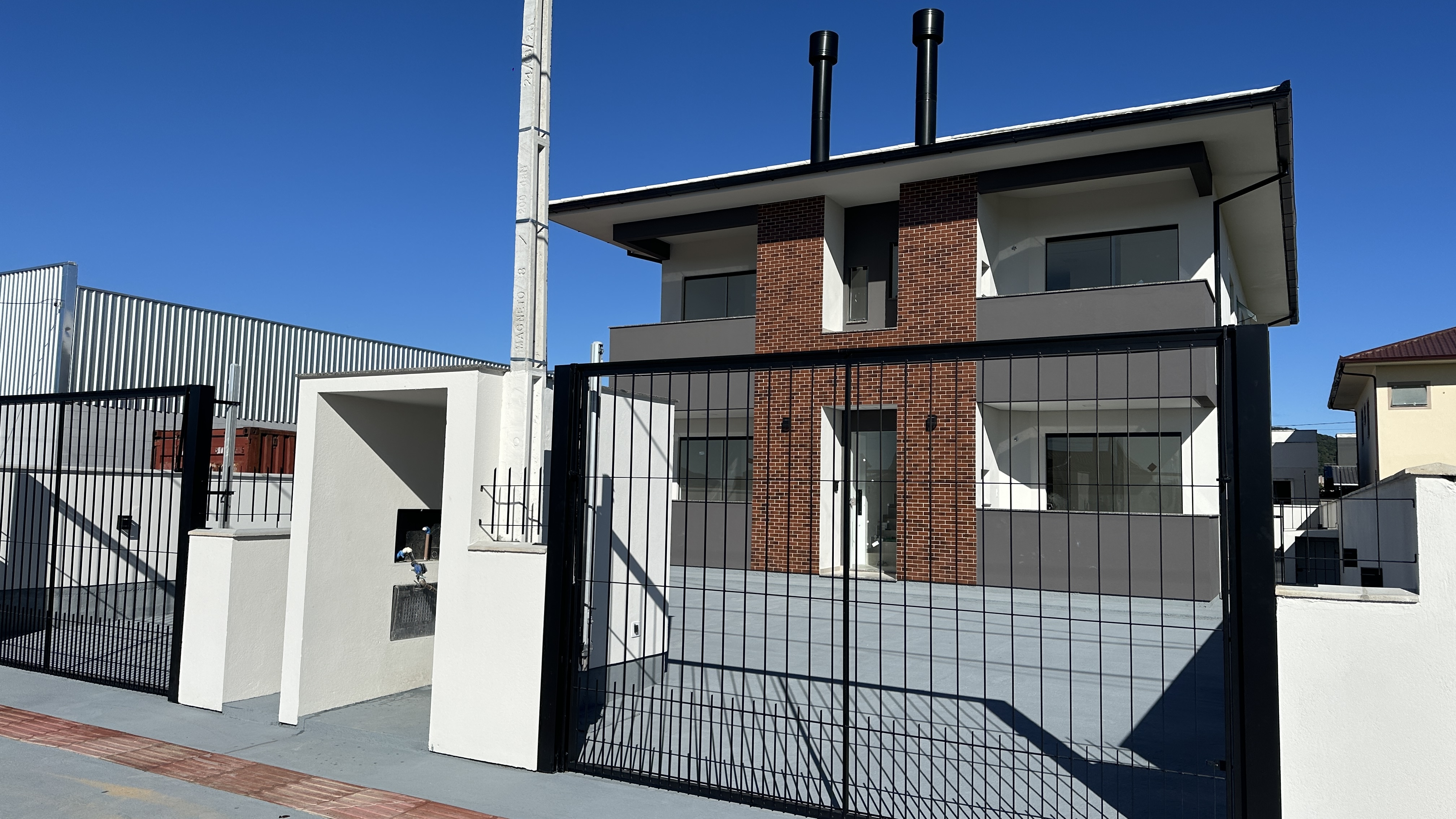 Apartamento de 2 dormitórios sendo uma suíte sem condomínio